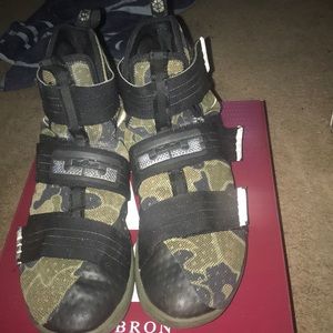 Lebron shoes size 11
